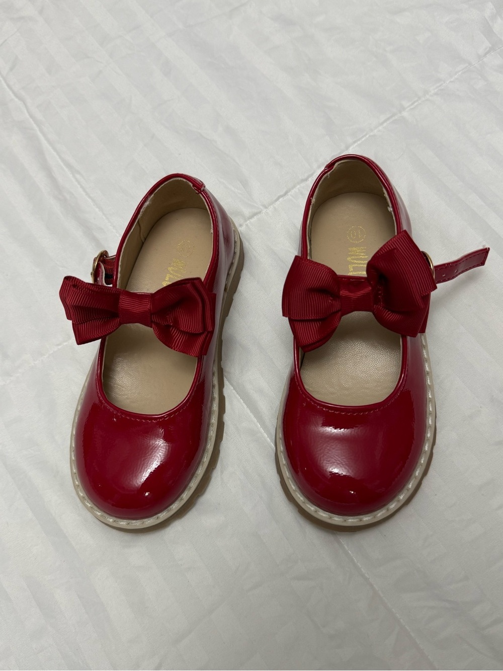 Girls Red Patent Mary Jane Shoes with Decorative Bow - Picture 4 of 6